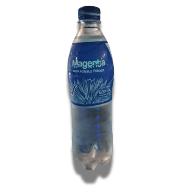 Agua natural en botella, fresca y pura para mantenerte hidratado en todo momento. Ideal para actividades diarias y deportivas.